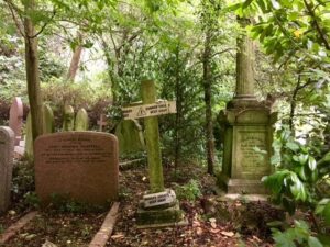 Highgate Cemetery graves